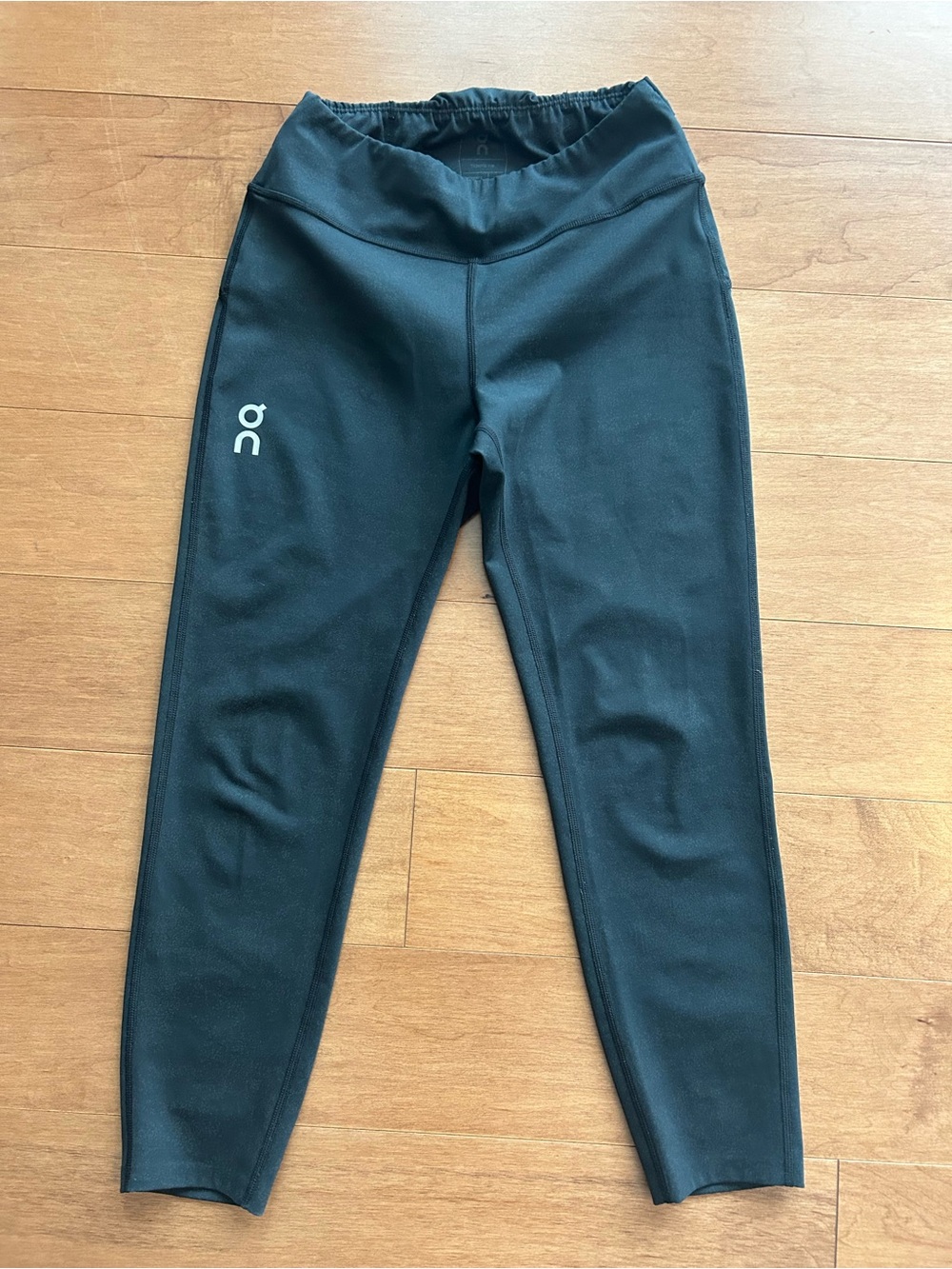 On Running Women’s Black Tights (7/8)